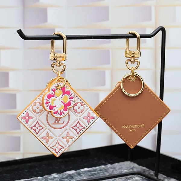 Cute Louis Vuitton fake keychain? Illustre Resort M01112 Cute Louis Vuitton fake keychain? Illustre Resort M01112