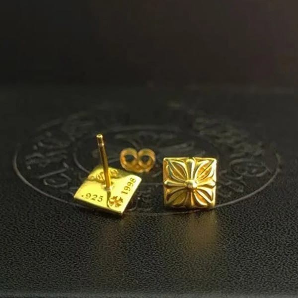 Express Shipping Chrome Hearts Replica Plus Pyramid Stud 22K Gold Earrings Kuj17787