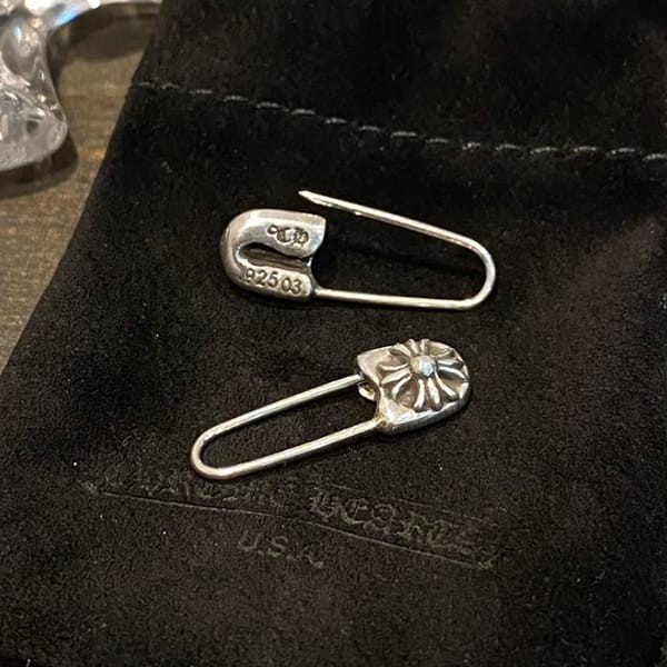 Attention ★ Chrome Hearts CH Plus Fake Safety Pin Earrings Silver Kur20148