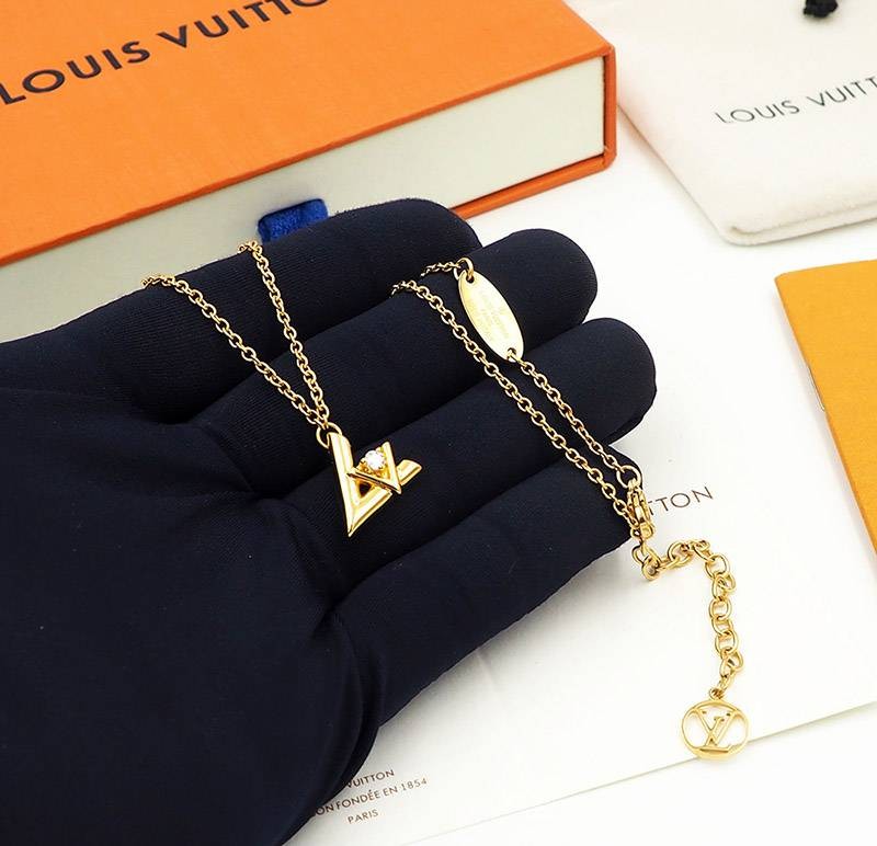 Free shippingLouis Vuitton replica pendantif LV Volt One PM necklace 3 colors Q93805 Free shippingLouis Vuitton replica pendantif LV Volt One PM necklace 3 colors Q93805