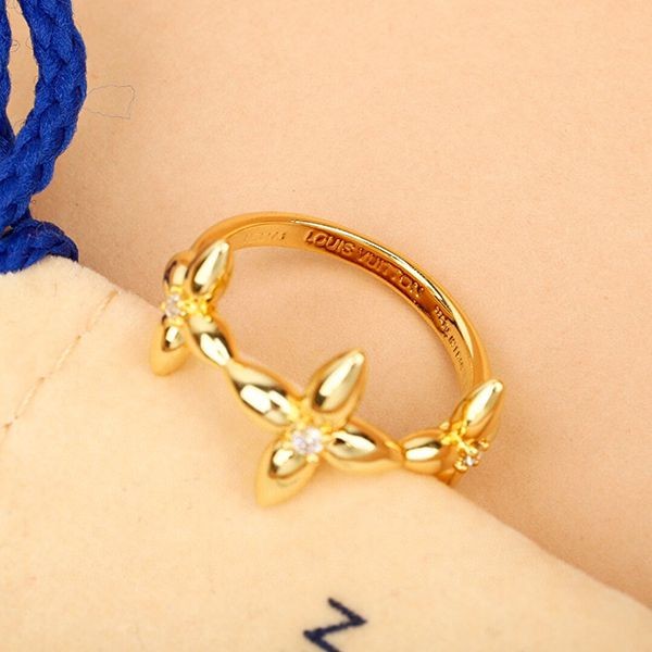 Perfect as a giftLouis Vuitton Monogram Ring Replica vut77879