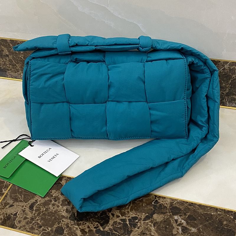 21 Autumn/Winter New Bottega Veneta Padded Tech Cassette Replica Blue BOG69348 21 Autumn/Winter New Bottega Veneta Padded Tech Cassette Replica Blue BOG69348