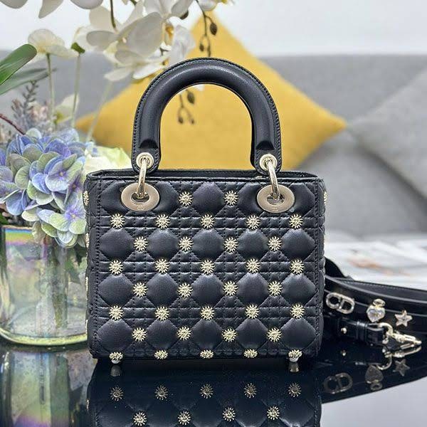Immediate delivery Dior handbag replica with studs dei30309