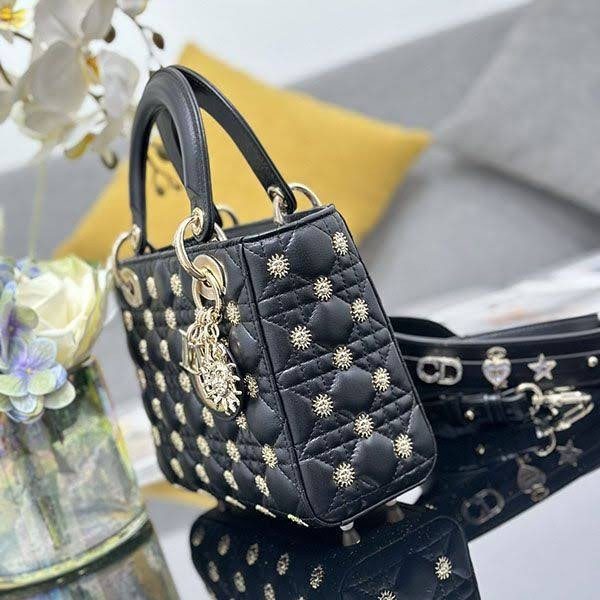 Immediate delivery Dior handbag replica with studs dei30309