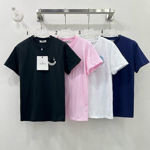 [Very versatile] Moncler replica logo patch pocket T-shirt in 4 colors moh85436