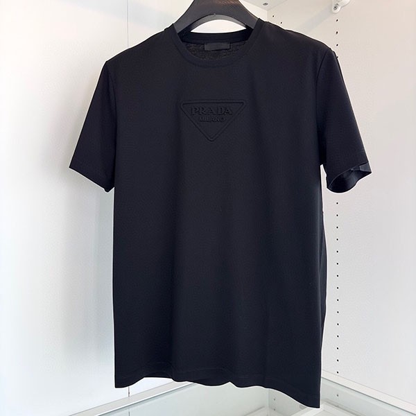 Very popular all over the world? Prada embossed chest logo T-shirt copy pup34546 Very popular all over the world? Prada embossed chest logo T-shirt copy pup34546