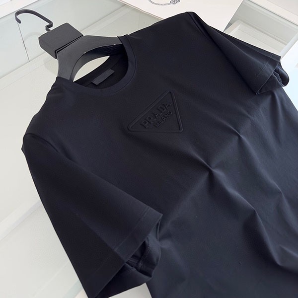 Very popular all over the world? Prada embossed chest logo T-shirt copy pup34546