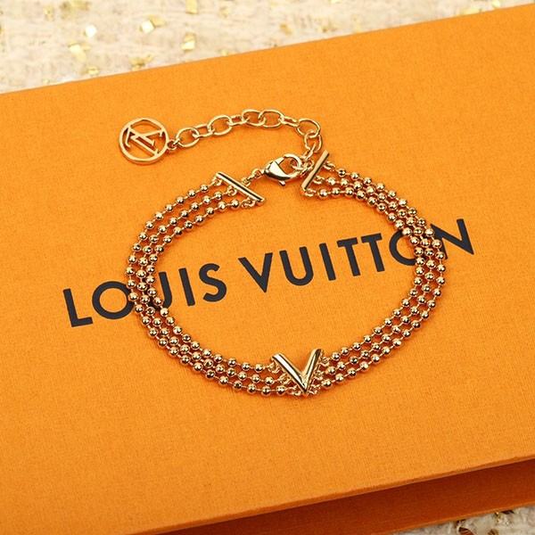 RareLouis Vuitton Necklace Replica Essential V Skin M00635 RareLouis Vuitton Necklace Replica Essential V Skin M00635