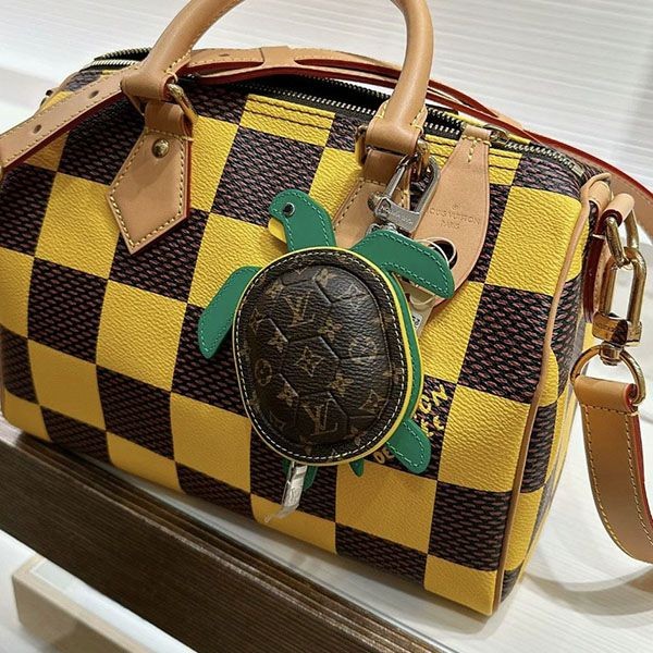 SecuredLouis Vuitton Turtle Pouch Replica Bag Charm vuv10356