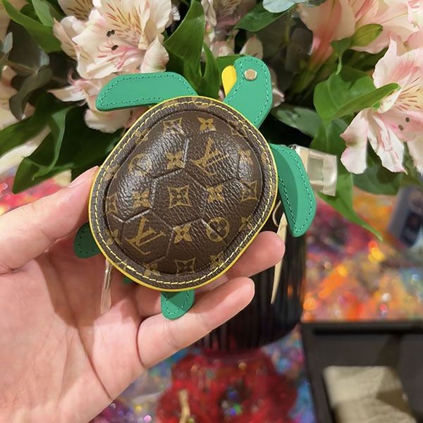 SecuredLouis Vuitton Turtle Pouch Replica Bag Charm vuv10356