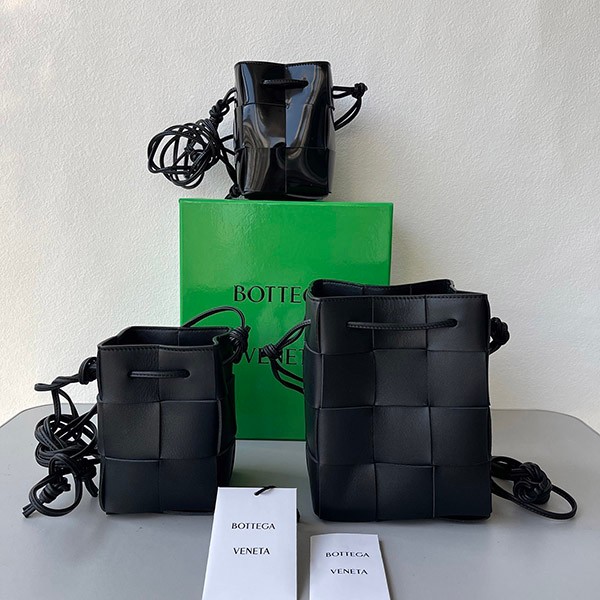 Competitive Bottega Veneta Cassette Shoulder Bag Replica Black 680218VCQC48425