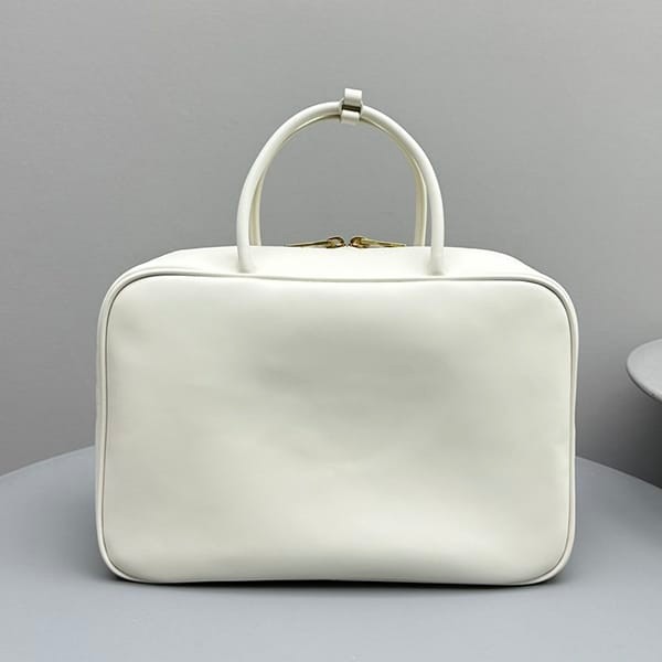 The latest and most fashionable Miu Miu n-grade logo embossed handbag mini myt80074