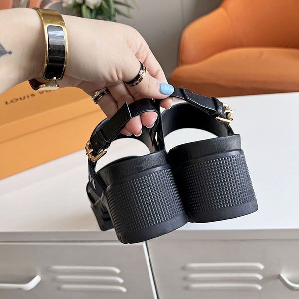 I definitely want it!Louis Vuitton Sunset Line Replica Sandals vus98018