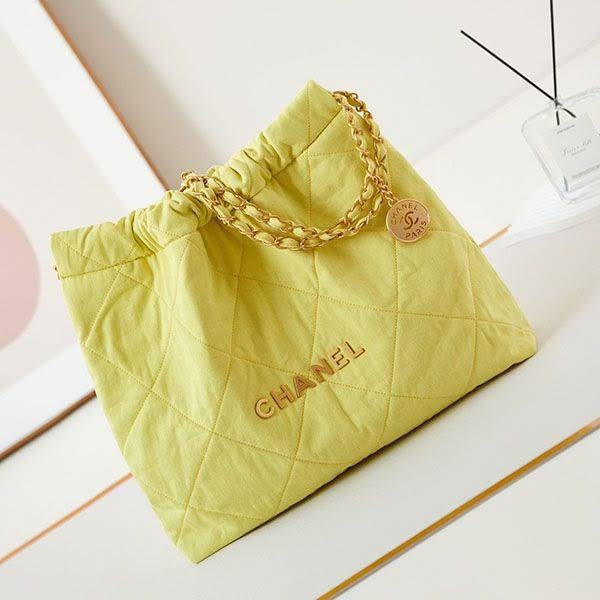 Love at first sight? Chanel 22 Mini Handbag shr15503