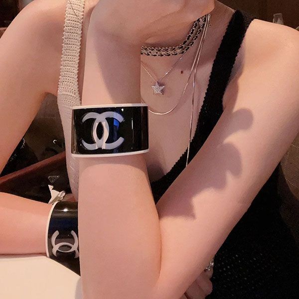 ☆Super popular☆Chanel bangle logo shb19831