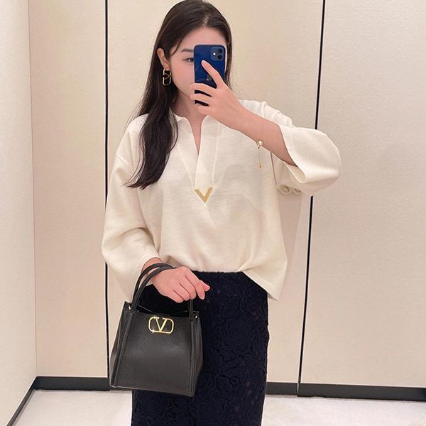 High qualityLouis Vuitton V-neck shirt replica vum59191 High qualityLouis Vuitton V-neck shirt replica vum59191