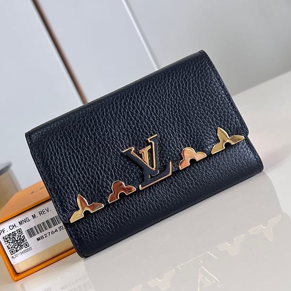 Free shippingLouis Vuitton Parody Portefeuille Capucines Compact M82764 Free shippingLouis Vuitton Parody Portefeuille Capucines Compact M82764