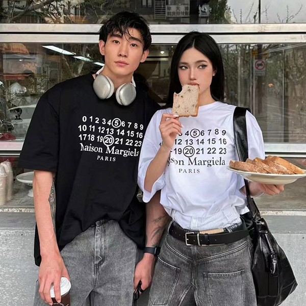 Love at first sight? Maison Margiela 520 logo T-shirt copy in 2 colors Mau28234 Love at first sight? Maison Margiela 520 logo T-shirt copy in 2 colors Mau28234