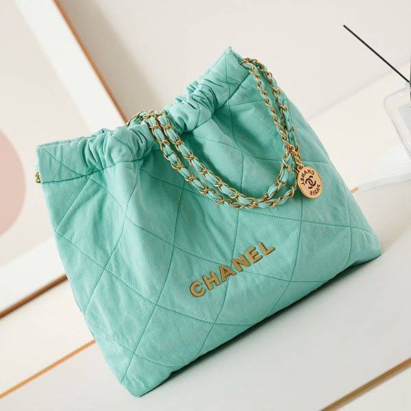 [Very versatile] Chanel 22 mini handbag shg94012