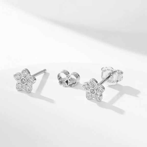 Graff Replica Wildflower Pavé Diamond Stud Earrings guj56030