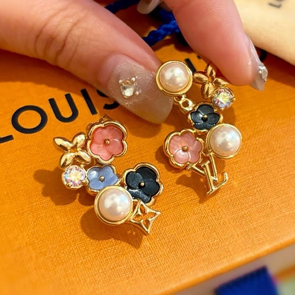 New designLouis Vuitton n-grade earrings LV Botanica M01642 New designLouis Vuitton n-grade earrings LV Botanica M01642