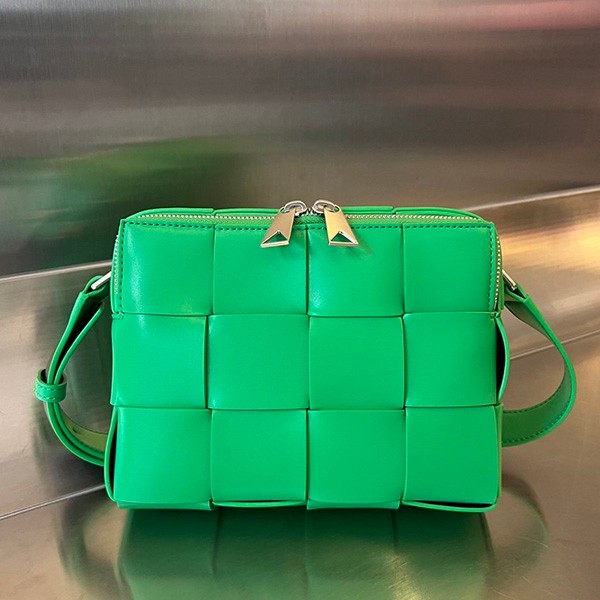 Bottega Veneta Cassette Camera Bag Replica bon08251