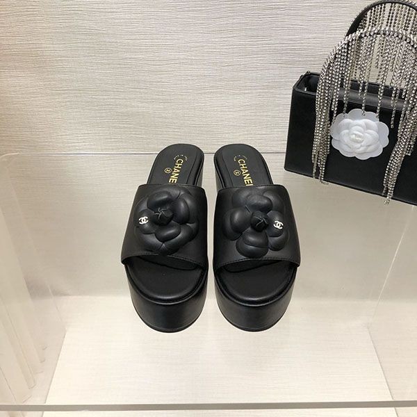 Very popular all over the world? Chanel Camellia Mule Sandals shf55893