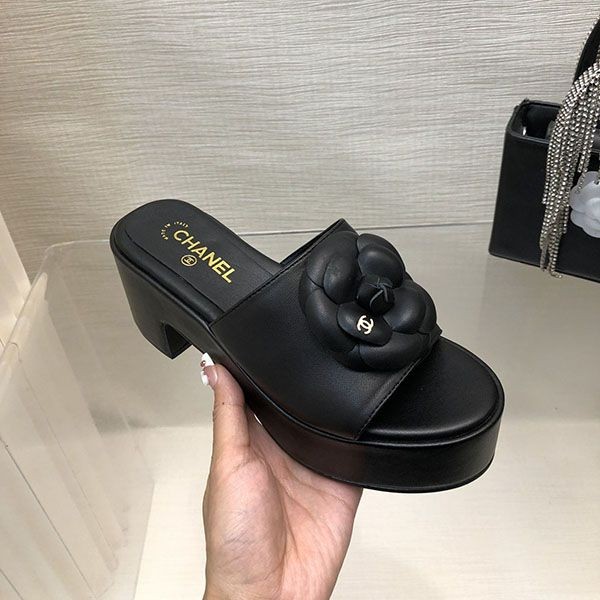 Very popular all over the world? Chanel Camellia Mule Sandals shf55893