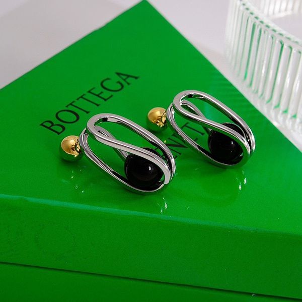 An eye-catching piece! Fake Bottega Veneta earrings bog49047 An eye-catching piece! Fake Bottega Veneta earrings bog49047