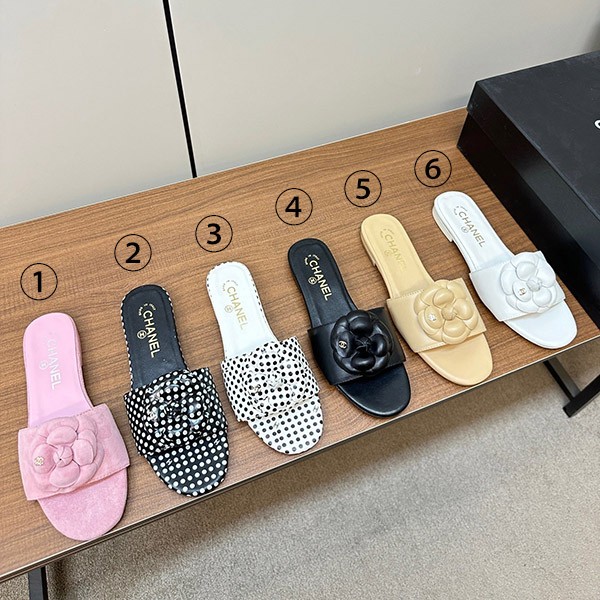The colors stand out! Chanel Camellia Mule Sandals, Camellia Dot, 6 colors, G45499 The colors stand out! Chanel Camellia Mule Sandals, Camellia Dot, 6 colors, G45499