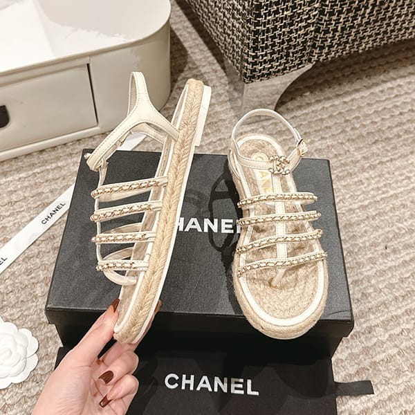 Sold out Chanel replica sandals with CC logo and chain in 4 colors shd57602