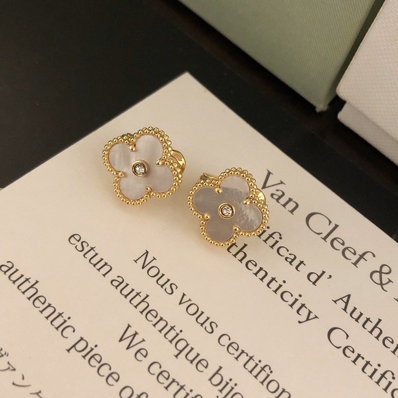 Cute Van Cleef & Arpels Yellow Gold Earrings Replica Earrings vao38051