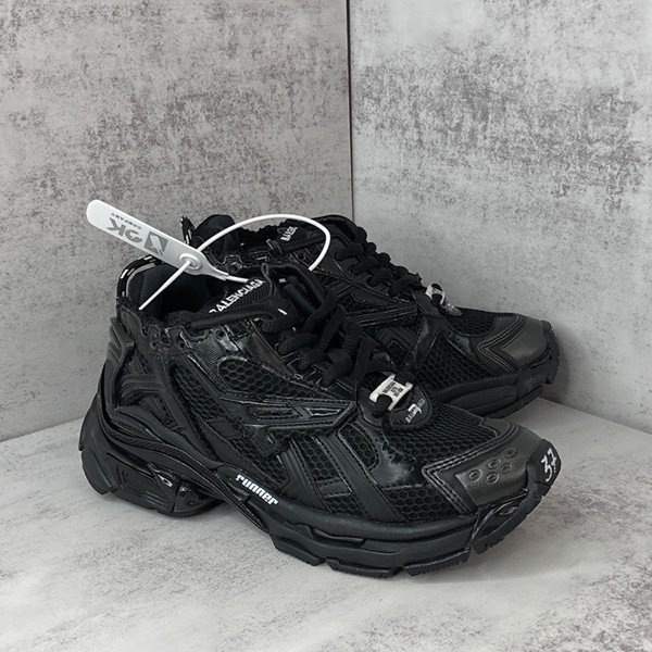Extremely rare! Balenciaga black monochromatic runner sneakers replica 656063W3RA11000 Extremely rare! Balenciaga black monochromatic runner sneakers replica 656063W3RA11000