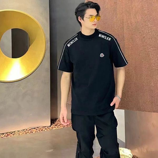 Stylish? Moncler N grade embroidered logo on chest T-shirt & black moq47204 Stylish? Moncler N grade embroidered logo on chest T-shirt & black moq47204