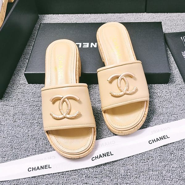 New design fake Chanel mules lambskin logo sandals shu25331 New design fake Chanel mules lambskin logo sandals shu25331
