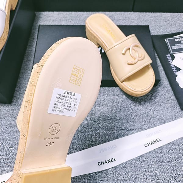 New design fake Chanel mules lambskin logo sandals shu25331