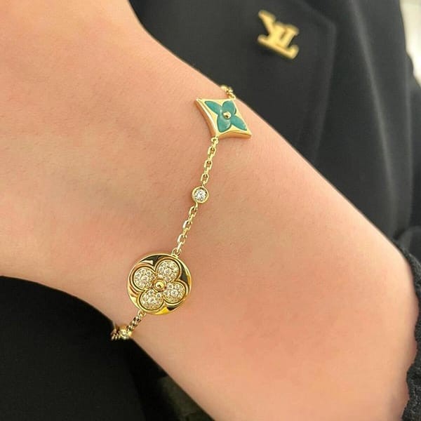 The most popularLouis Vuitton replica bracelet? Forever Young Bracelet vuq11260