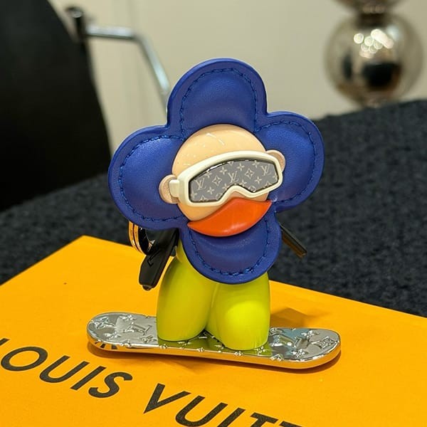 ClassicLouis Vuitton Replica Snowboard Vivienne Charm vuj26412 ClassicLouis Vuitton Replica Snowboard Vivienne Charm vuj26412