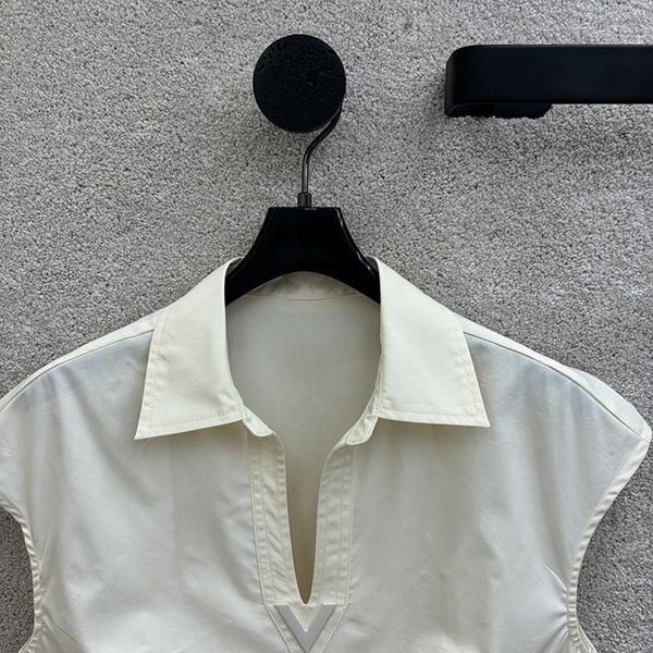 New color appearance ☆ Valentino sleeveless shirt fake vuu19395