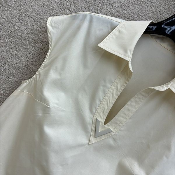 New color appearance ☆ Valentino sleeveless shirt fake vuu19395