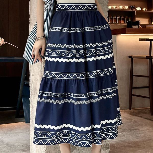 By The Pool ☆Flare for a mature and cute lookLouis Vuitton LV skirt, medium, 1AFV44