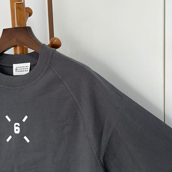 Hard to find Maison Margiela numbering logo Mako T-shirt knockoff 2 colors Mac77589