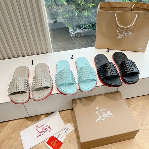The hottest topic! Fake Louboutin Take It Easy Sandals Rubber Logo Spikes 2 colors Rue35412