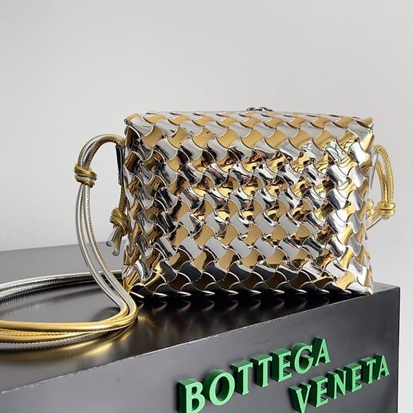 Attention ★ Bottega Veneta Small Loop Camera Bag Replica ◆ Popular boh97929
