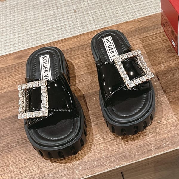 New on sale: Roger Vivier N-grade Viv Gothic metal buckle mule leather roq24442