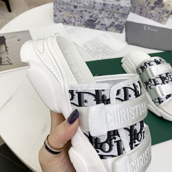 Attention ★ New classic Dior platform sandals fake der52702