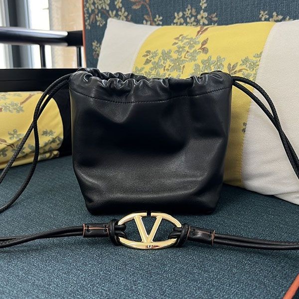 Very popular! Valentino V logo pouf bucket bag Vuz53200