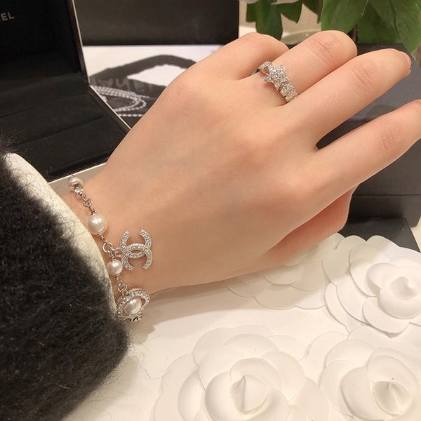 The most popular Chanel Comet ring replica shg16350