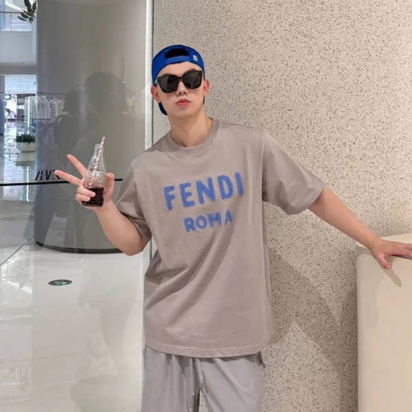 Very popular Fendi logo embroidered crew neck T-shirt replica few76196 Very popular Fendi logo embroidered crew neck T-shirt replica few76196