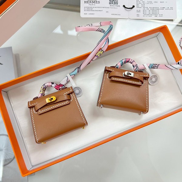 Amazing arrival! Hermes Kelly Twilly charm replica. Beautiful color. ery03701